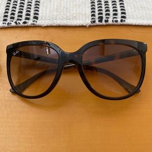 Womens Rayban RB 4126 CATS 1000